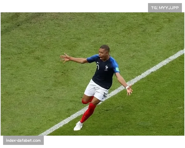 欧洲金靴奖揭晓，姆巴佩感谢全队努力助力个人成就，目标明年蝉联